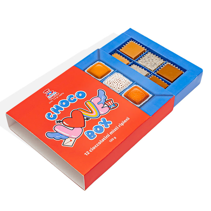 Choco Love Box, kutija od 12 miješanih čokoladnih pralina punjenih maslacem od kikirikija, toffeejem i cookies & cream od 130g 