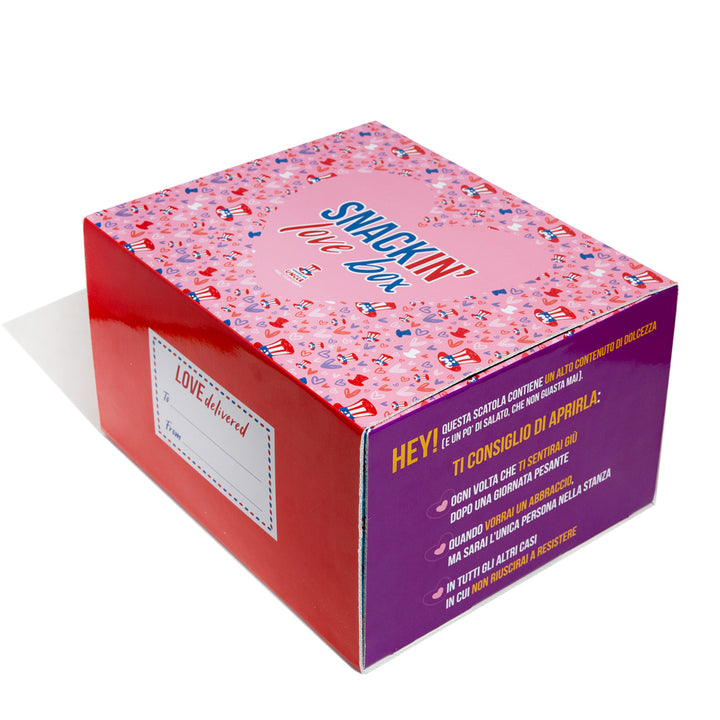 Snackin’ Love Box, kutija s 40 slatkih, slanih proizvoda i pića 