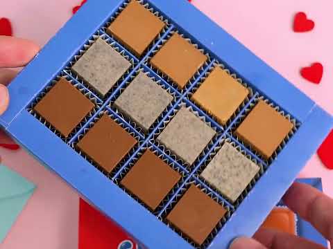 Choco Love Box, kutija od 12 miješanih čokoladnih pralina punjenih maslacem od kikirikija, toffeejem i cookies & cream od 130g 